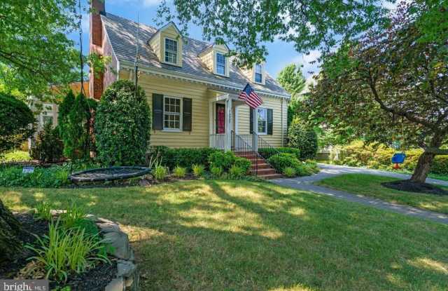 4932 34TH Street N