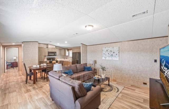 Photo of 140 Lakeside Lane