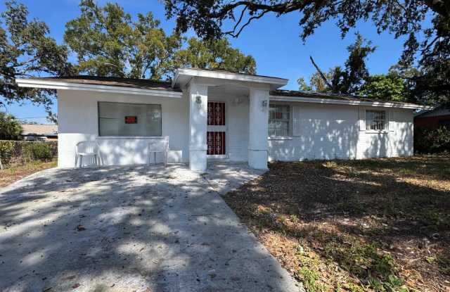 Photo of 2620 E 33rd Ave