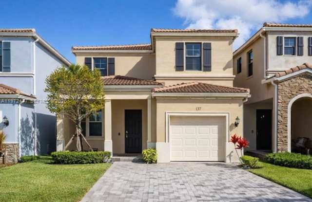 829 NE 191st St MIAMI, FL 33179