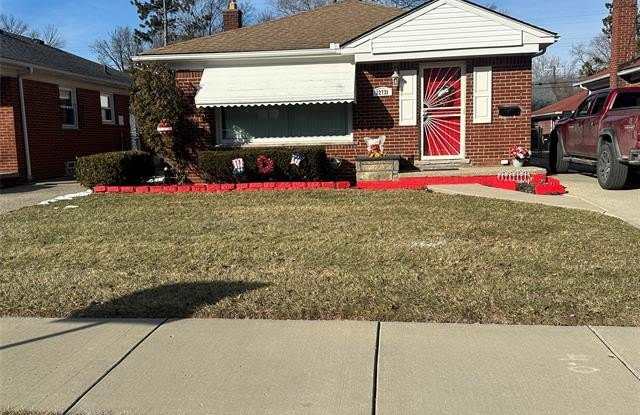 12731 W Parkway Street