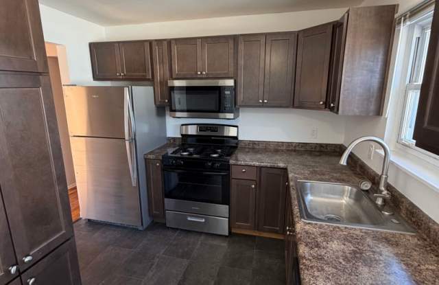 Remodeled 4BR/2BA Home in Lansing — Move in ready
