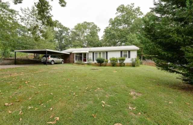 2745 Old Concord Road SE