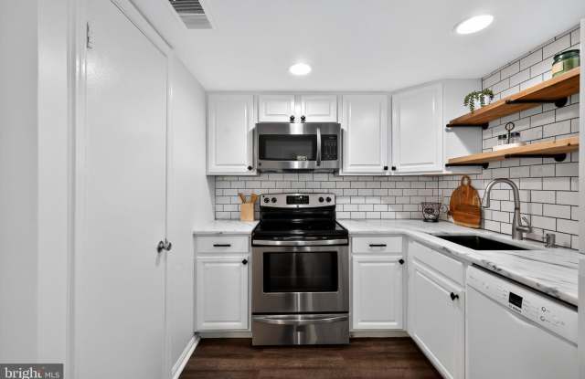 1430 GREENDALE Court unit: 1-1430