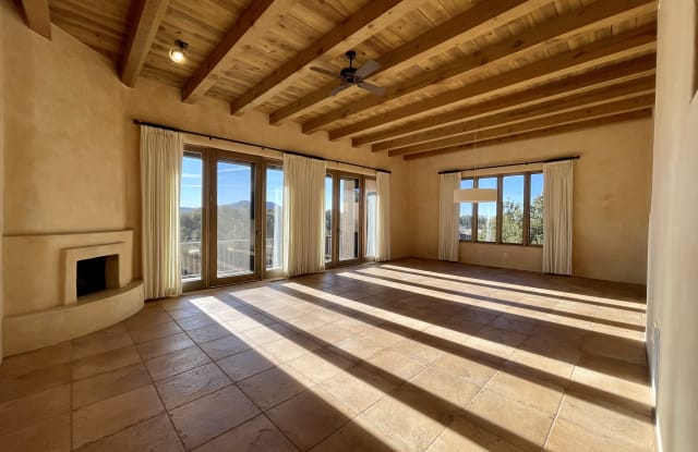 822 Camino Del Este - 822 Camino Del Este, Santa Fe, NM 87501