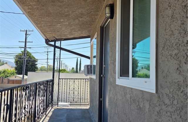 610 W Grand