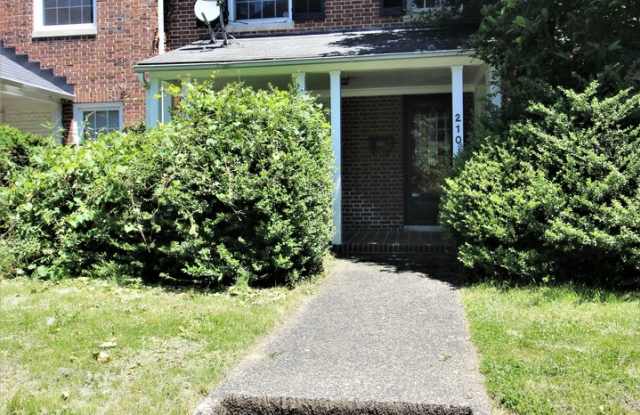 Photo of 2026/2027 Off-Campus JHU Spacious 5bd/2ba Rowhome OSP  W/D! Available 6/8