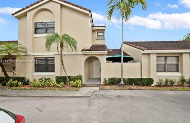 6523 NW 170th Ln th 6523 HIALEAH, FL 33015