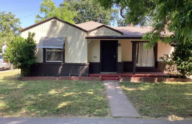 321 E Arcade St