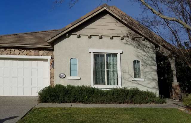 GORGEOUS ROSEMONT HOME - GATED ASPEN VILLAGE COMMUNITY! - 9531 Setina Lane, Rosemont, CA 95827