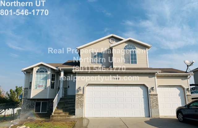 Photo of 4 Bedroom 3 bath Home in Roy Available!