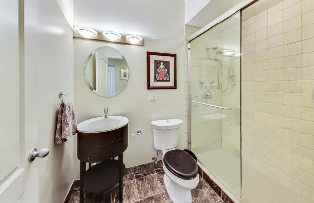 2442 North Southport Avenue