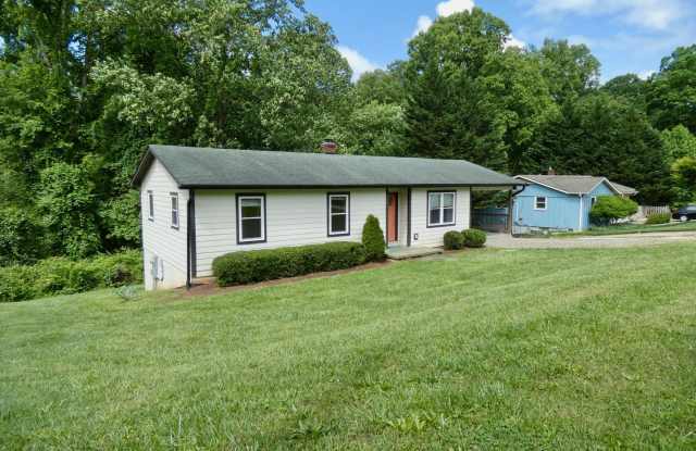 Photo of Sweet Ranch-Style Home in Montford