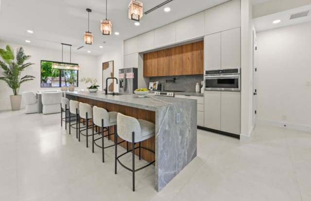 621 NW 42nd Avenue, Coconut Creek, FL 33066