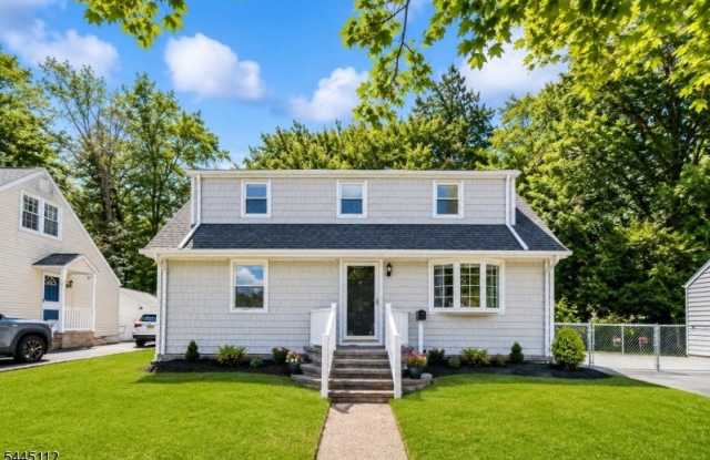 18 Farmingdale Ave