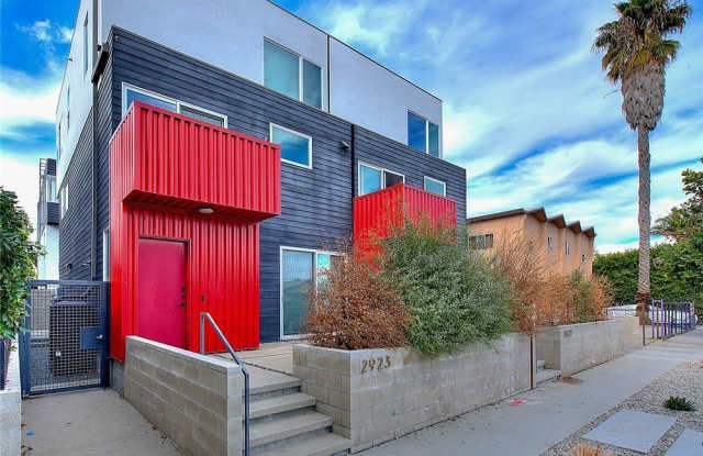 2925 S Cloverdale Avenue