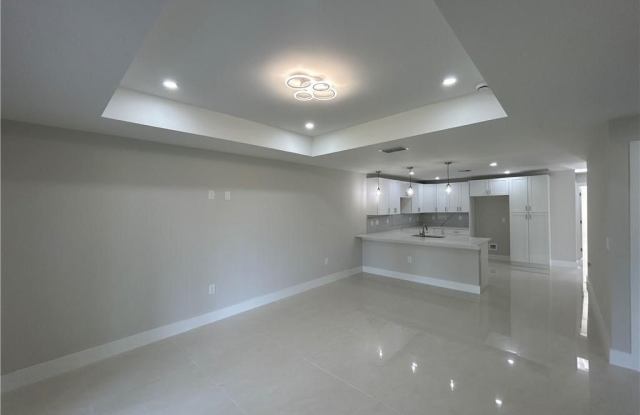 405-407 Chalet Avenue S