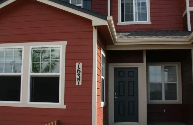 Two Story Townhouse in Old Colorado City!