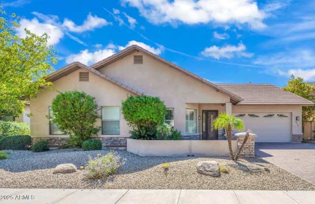 4213 E Edgemont Avenue