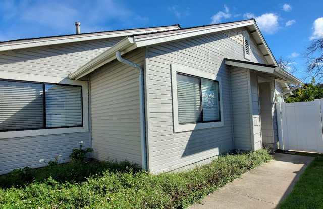 2bd/2ba Condo near Marigold Center
