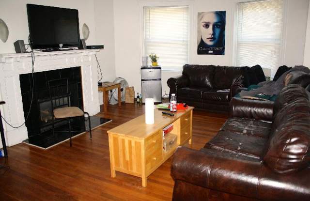 Amazing 4 Bedroom Apartment available 9/1/26