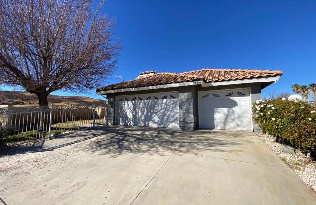 Gorgeous Rancho Vista 3 bedroom + den