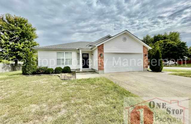 Beautiful 3 bedroom, 2 bath home in Grain Valley, MO!