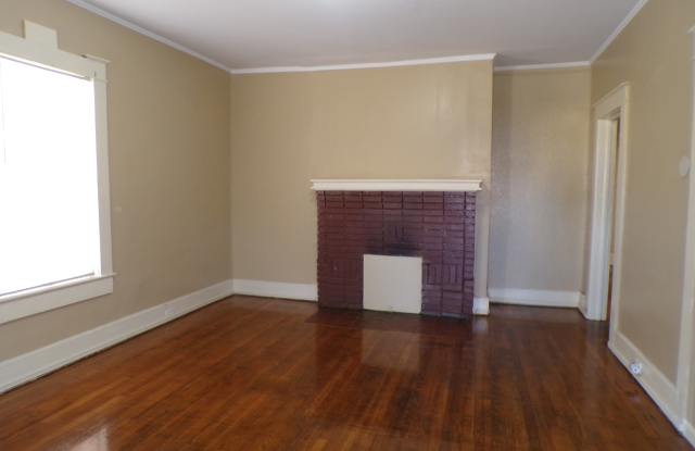 952 7th Street Southwest