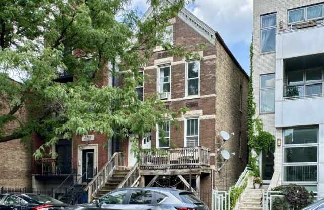 Photo of 2341 Leavitt