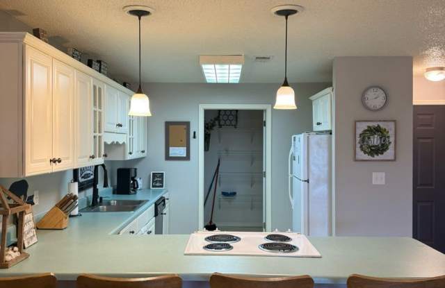 STUNNING 2 bedroom, 2 bathroom condo at Pointe Royale