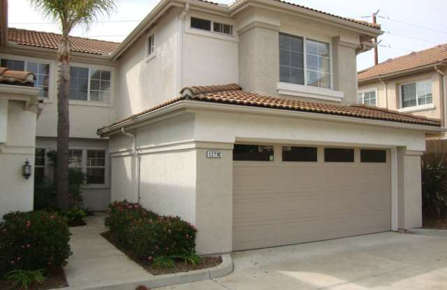Great 3 Bdrm, 2.5 bath Gated Community