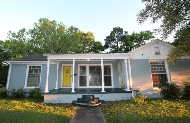 Photo of Available-Adorable Large 3 bedroom Home near Downtown!