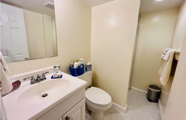 5504 Lakewhite Ct