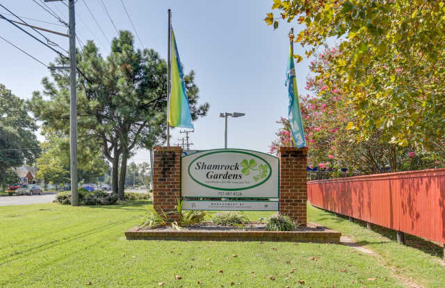 2443 Shamrock Gardens Dr