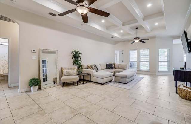 3829 Woodhouse
