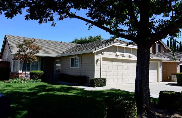 Photo of Available NOW- Single story 4bed/2bath with 3 car garage