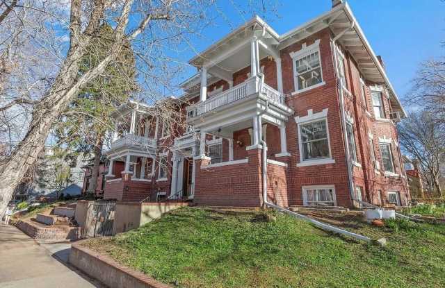 Charming 2BR Condo in Denver