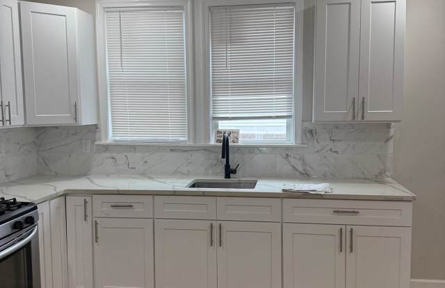 4050 Maywood St (upstairs)