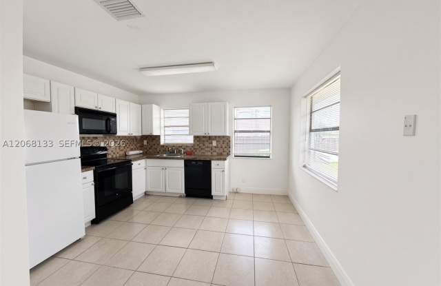 407 NW 7th Ct