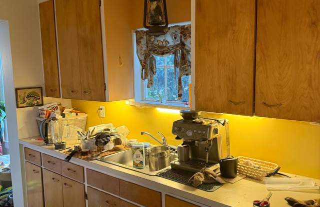 Vintage Duplex in desirable Wallingford Neighborhood!