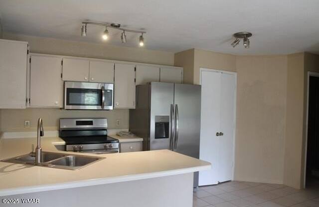 2700 S White Mountain Road