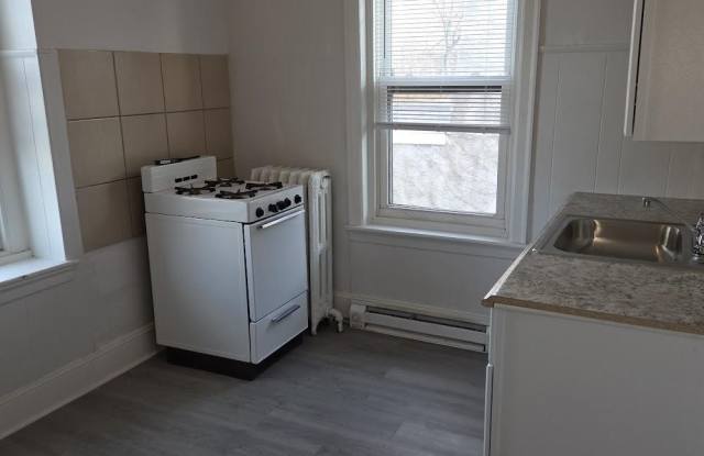 1435 W CAYUGA Street unit: 3