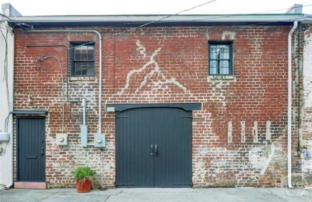 205 W Jones Lane