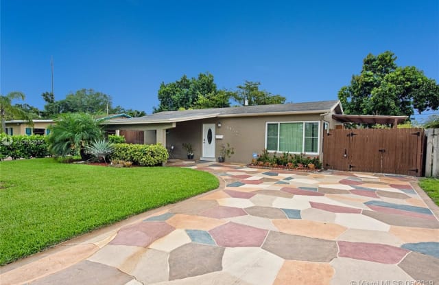 6452 Custer St - 6452 Custer Street, Hollywood, FL 33024