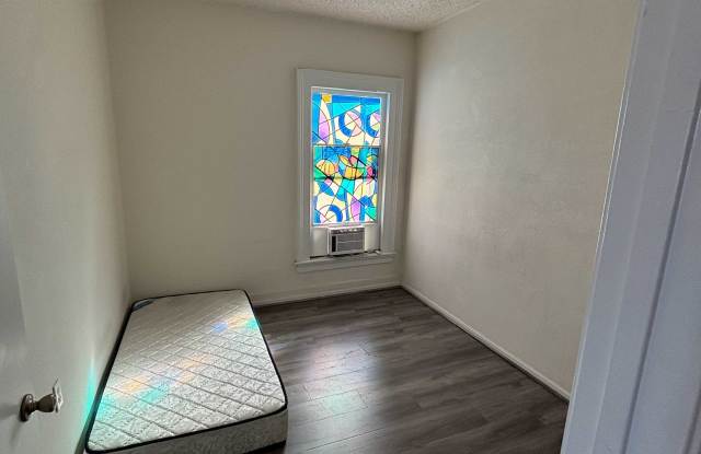 1238 South Hobart Boulevard