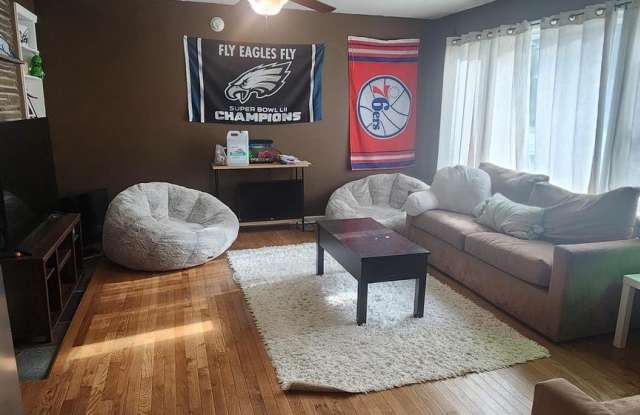 211 UNIVERSITY Boulevard