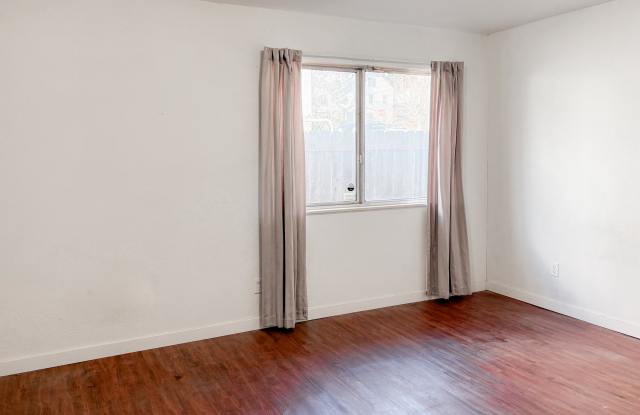 Photo of 2519 West Monument Street