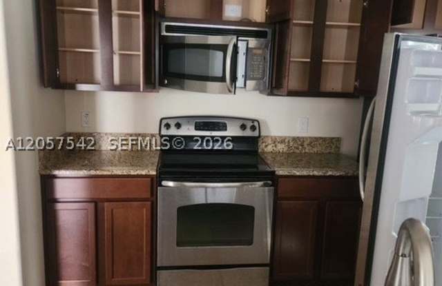 330 Carina Cir