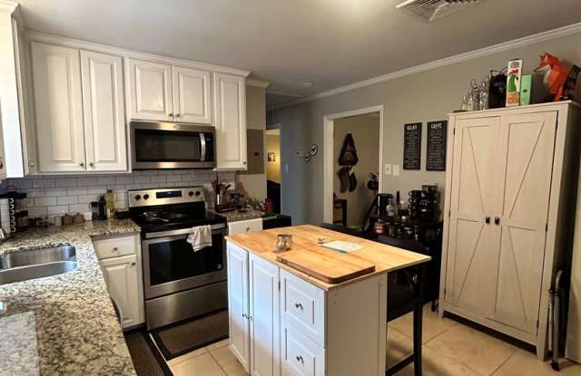 2 bed/1 bath duplex with complete renovation you have to see to believe!