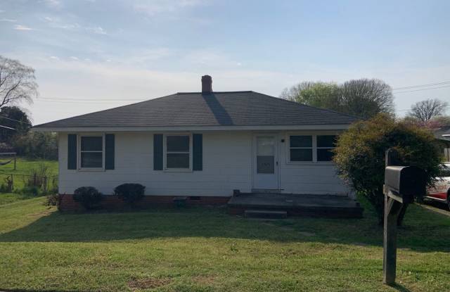 3 bedroom, 1 bathroom house located near Moses Cone - 1415 Fairview Street, Greensboro, NC 27405